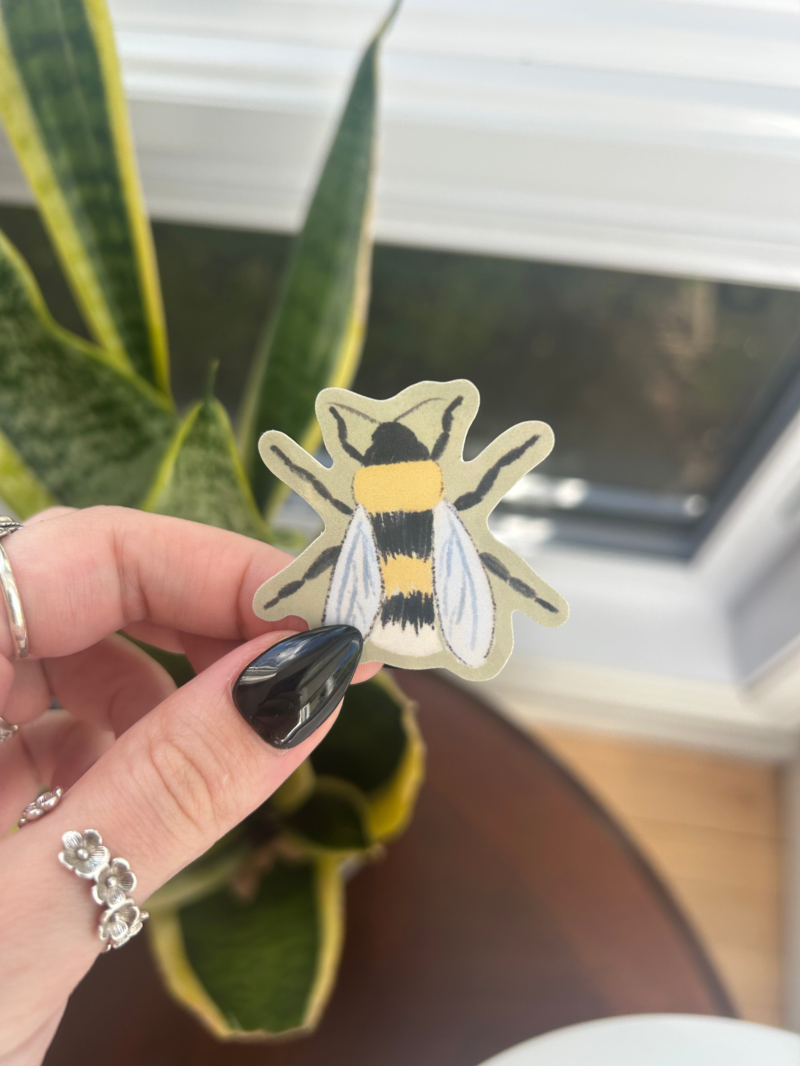 Bumble bee vinyl sticker